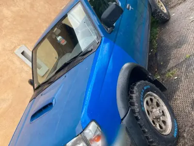 Gebraucht Nissan PickUp 103 PS (75 kW) 2001 Blau Pickup