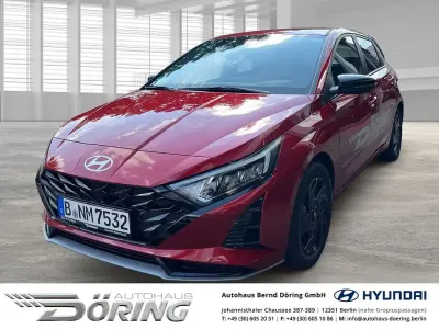 Neu Hyundai i20 Blackline 90 PS (66 kW) 2026 Rot Kleinwagen
