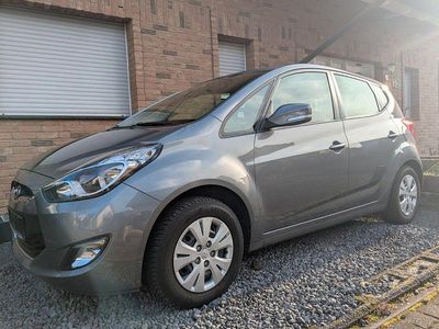 Gebraucht Hyundai ix20 90 PS (66 kW) 2012 Grau Kleinwagen