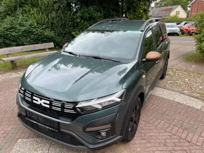 Gebraucht Dacia Jogger Extreme 101 PS (74 kW) 2024 Grün Van / Kleinbus