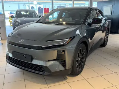 Neu Toyota C-HR+ Lounge 252 kW (343 PS) 2026 Mineral me (6y1)/ black (218) SUV