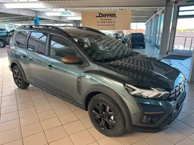 Gebraucht Dacia Jogger 101 PS (74 kW) 2025 Grün Van / Kleinbus