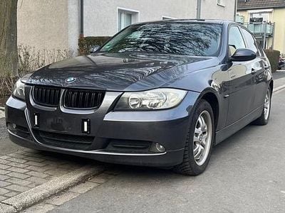 Gebraucht BMW 318 129 PS (94 kW) 2006 Grau Limousine