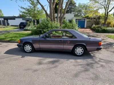 Używany Mercedes 230 132 KM (97 kW) 1991 Purpurowy Coupe