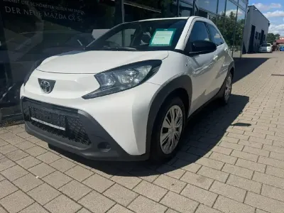 Gebraucht Toyota Aygo X X-play 72 PS (52 kW) 2023 Super white 2 SUV