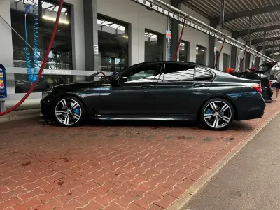 Gebraucht BMW 750 Performance 421 PS (309 kW) 2018 Blau Limousine