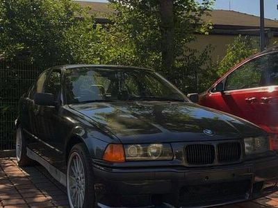 Gebraucht BMW 316 99 PS (72 kW) 1992 Schwarz Limousine