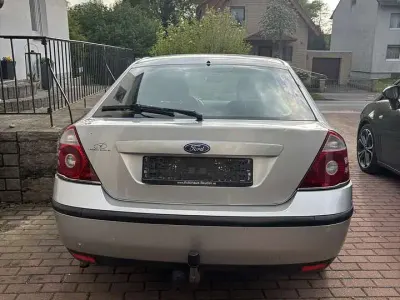 Usado Ford Mondeo Trend 125 CV (91 kW) 2005 Plateado Utilitario