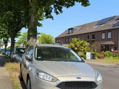 Gebraucht Ford Focus Business Edition 125 PS (91 kW) 2016 Grau Kombi