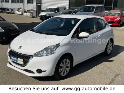 Usata Peugeot 208 Active 82 CV (60 kW) 2015 Bianco Utilitaria