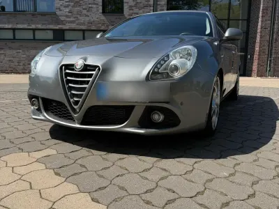 Second-hand Alfa Romeo Giulietta Turismo 150 CP (110 kW) 2015 Argintiu Hatchback