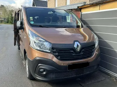 Gebraucht Renault Trafic Expression 145 PS (106 kW) 2017 Braun Van / Kleinbus