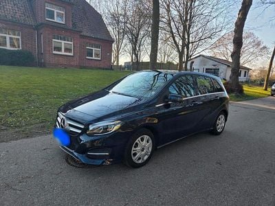 Usata Mercedes B180 109 CV (80 kW) 2017 Blu Monovolume