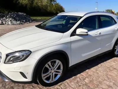 Gebraucht Mercedes GLA250 Urban 211 PS (155 kW) 2016 Weiß SUV