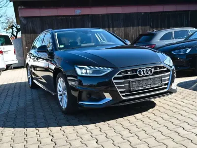 Gebraucht Audi A4 Advanced 163 PS (119 kW) 2023 Brillantschwarz Kombi