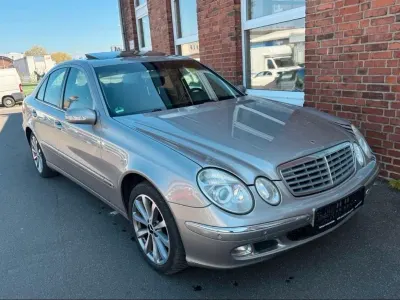 Gebraucht Mercedes E240 177 PS (130 kW) 2003 Gold Limousine