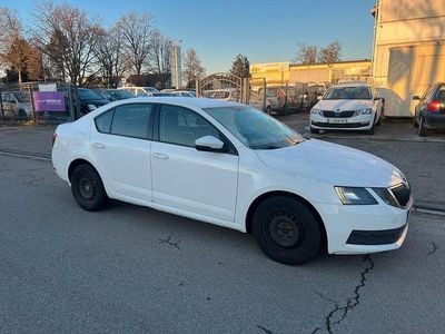 Weiß Gebraucht 2017 Skoda Octavia Limousine | 6.000 €