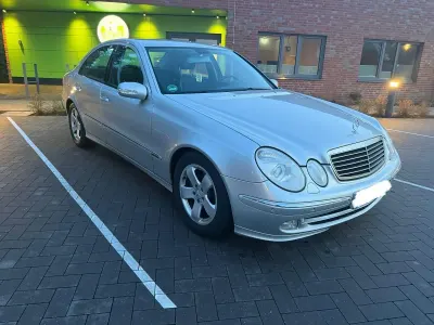 Brugt Mercedes E320 Avantgarde 204 HK (150 kW) 2003 Sølv Sedan