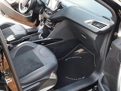 Schwarz Gebraucht 2018 Peugeot 2008 Crossway SUV | 13.150 € (Fairer Preis)