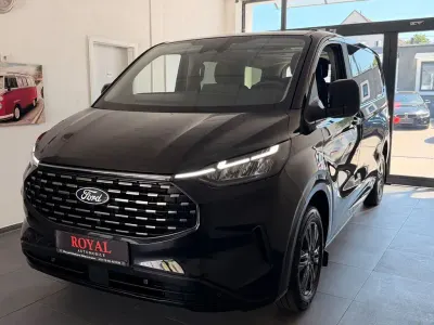 Gebraucht Ford Tourneo Titanium 136 PS (100 kW) 2025 Schwarz Van / Kleinbus