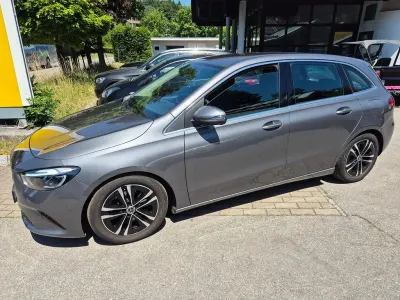Gebraucht Mercedes B200 163 PS (119 kW) 2024 Grau Kleinwagen