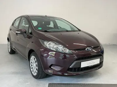 Usata Ford Fiesta Trend 82 CV (60 kW) 2011 Rosso Utilitaria