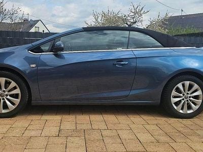 Second-hand Opel Cascada Innovation 140 CP (102 kW) 2017 Albastru Cabrio