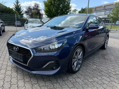 Gebraucht Hyundai i30 Premium 136 PS (100 kW) 2019 Blau Limousine