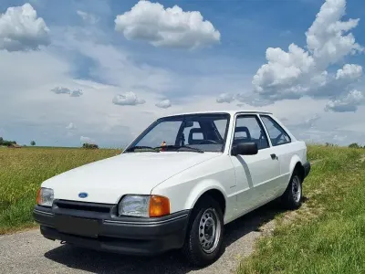 Gebraucht Ford Escort 73 PS (53 kW) 1987 Weiß Kleinwagen