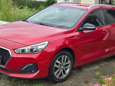 Gebraucht Hyundai i30 Passion 120 PS (88 kW) 2018 Rot Kombi