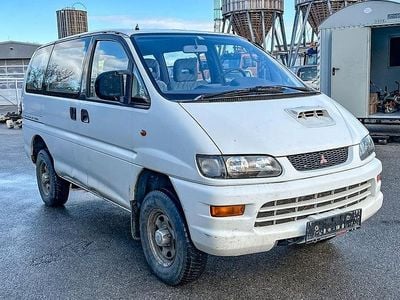 Gebraucht Mitsubishi Space Gear 99 PS (72 kW) 2001 Weiß Van / Kleinbus