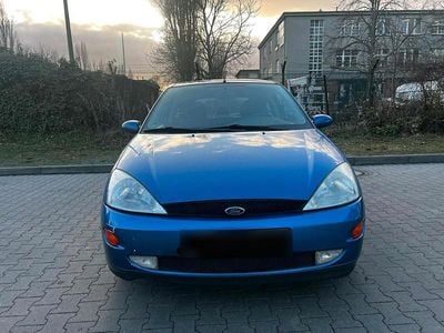Usata Ford Focus 100 CV (73 kW) 1999 Blu Berlina