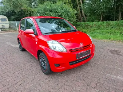 Gebraucht Daihatsu Sirion 70 PS (51 kW) 2009 Rot Kleinwagen
