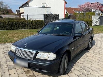 Gebraucht Mercedes C180 122 PS (89 kW) 1997 Schwarz Limousine