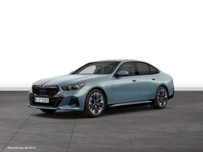 Gebraucht BMW 550e M Sport 489 PS (359 kW) 2025 Grün Limousine