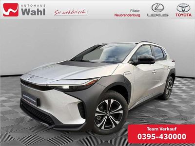 Gebraucht Toyota bZ4X Basis 150 kW (204 PS) 2023 Precious silver SUV