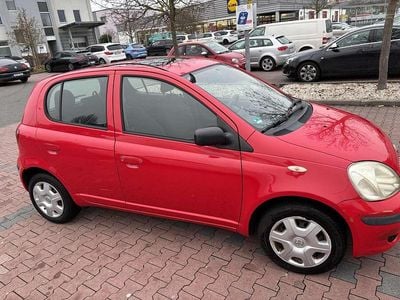 Rot Gebraucht 2005 Toyota Yaris Limousine | 1.690 € (Superpreis)