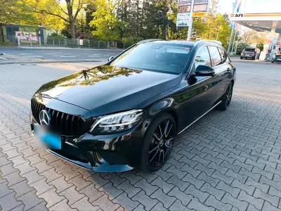 Używany Mercedes C220 194 KM (142 kW) 2019 Czarny Kombi
