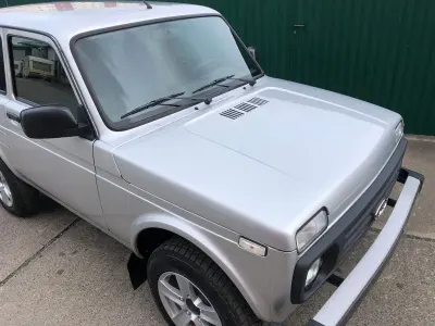 Neu Lada niva 83 PS (61 kW) 2026 Silber SUV
