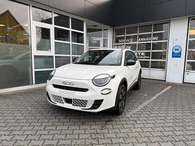 Neu Fiat 600 Business 110 PS (80 kW) 2025 Beige Limousine