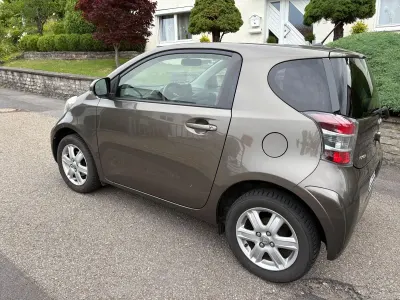 Gebraucht Toyota iQ 68 PS (50 kW) 2013 Braun Kleinwagen