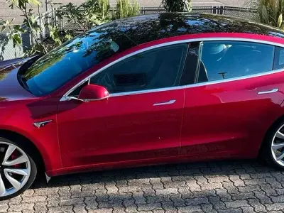 Usado Tesla Model 3 Performance 355 kW (483 CV) 2019 Rojo Berlina