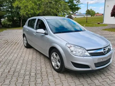 Gebraucht Opel Astra 116 PS (85 kW) 2009 Silber Limousine