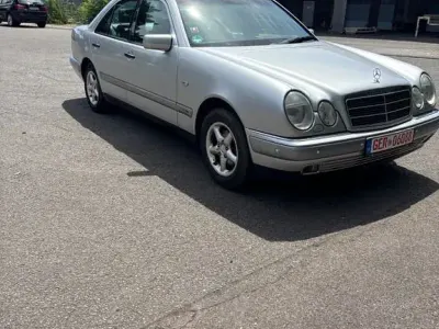 Gebraucht Mercedes E240 Elegance 170 PS (125 kW) 1998 Silber Limousine