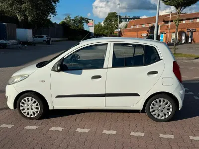 Gebraucht Hyundai i10 67 PS (49 kW) 2012 Weiß Kleinwagen