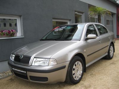 gebraucht Skoda Octavia 1.6 Tour*Klima*WR*SR*AHK*Service*1.Hand