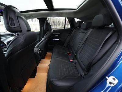 Gebraucht Mercedes GLC200 AMG line 204 PS (150 kW) 2024 Spektralblau metallic SUV