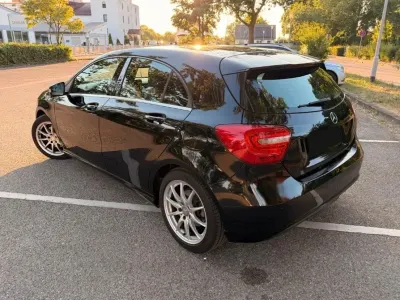 Gebraucht Mercedes A180 Style 122 PS (89 kW) 2013 Schwarz Kleinwagen
