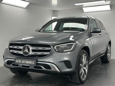 Grau Gebraucht 2020 Mercedes GLC300e AMG SUV | 35.990 € (Fairer Preis)