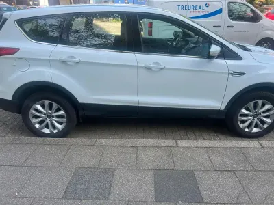 Gebraucht Ford Kuga Trend 150 PS (110 kW) 2016 Weiß SUV